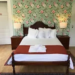 Relogio Guest house 4*